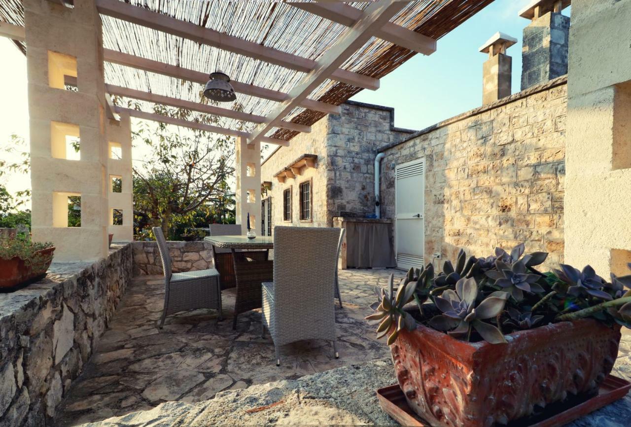 Trulli Di Zia Tata Casa de hóspedes Locorotondo Exterior foto